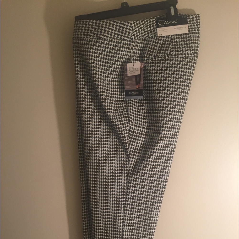 NWT Liz Claiborne B & W Houndstooth Ankle Slacks